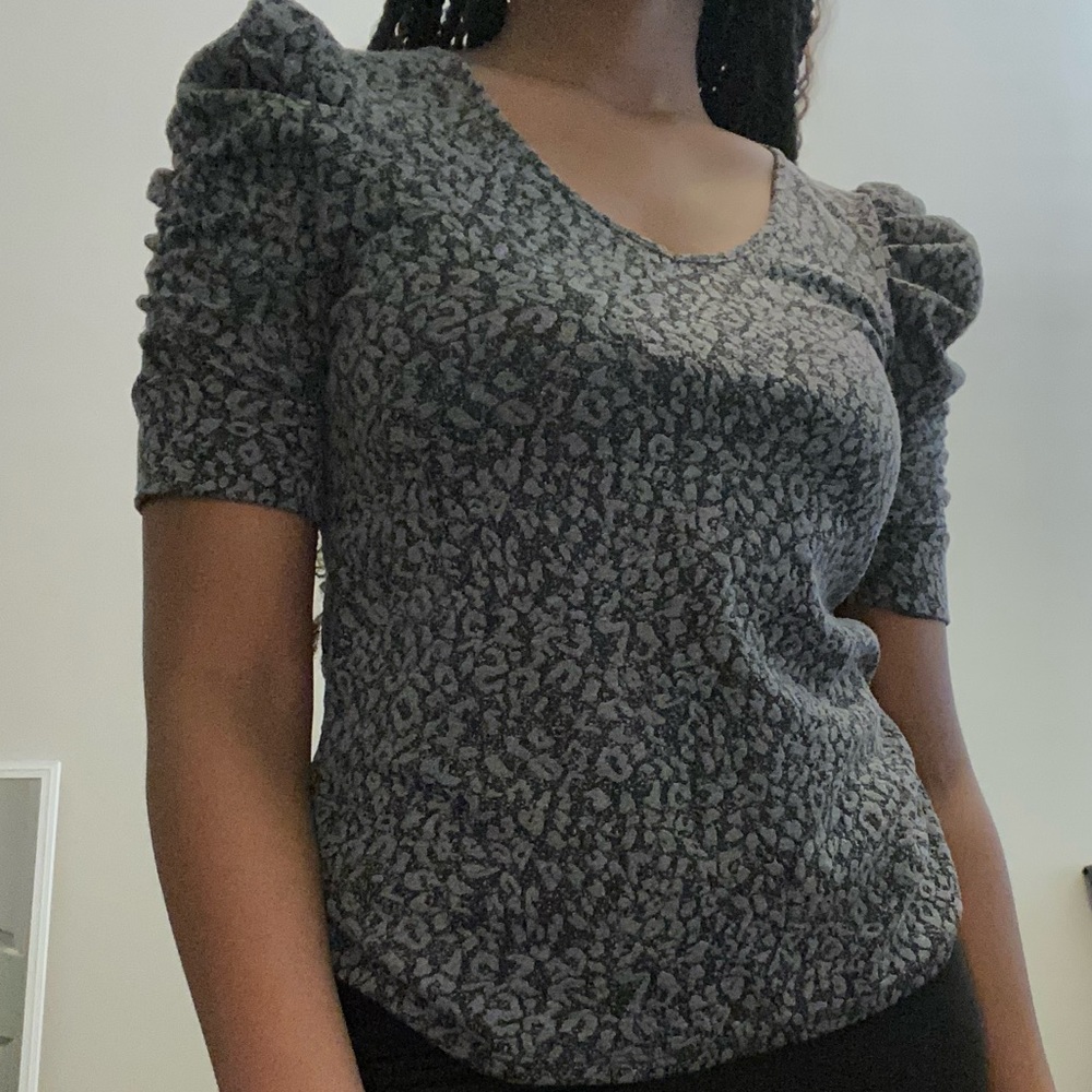 Worthington Womens M Top Black Floral Brocade Textured Blouse Ruched Sleeves XS